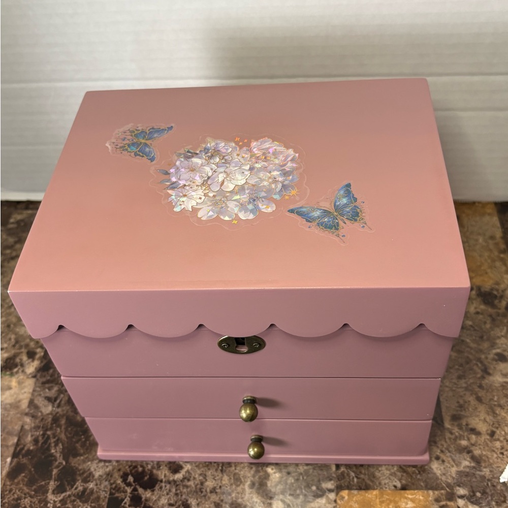 Charming Pink Jewelry Organizer with Floral Design